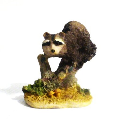 RACCOON FIGURINE DBE Montreal Quebec Resin Figurine - Picture 1 of 7
